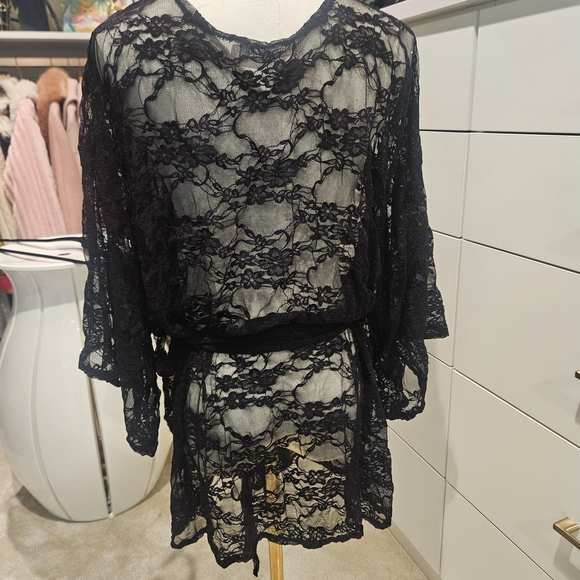 Chic Black Lace Robe - Picture 4 of 4